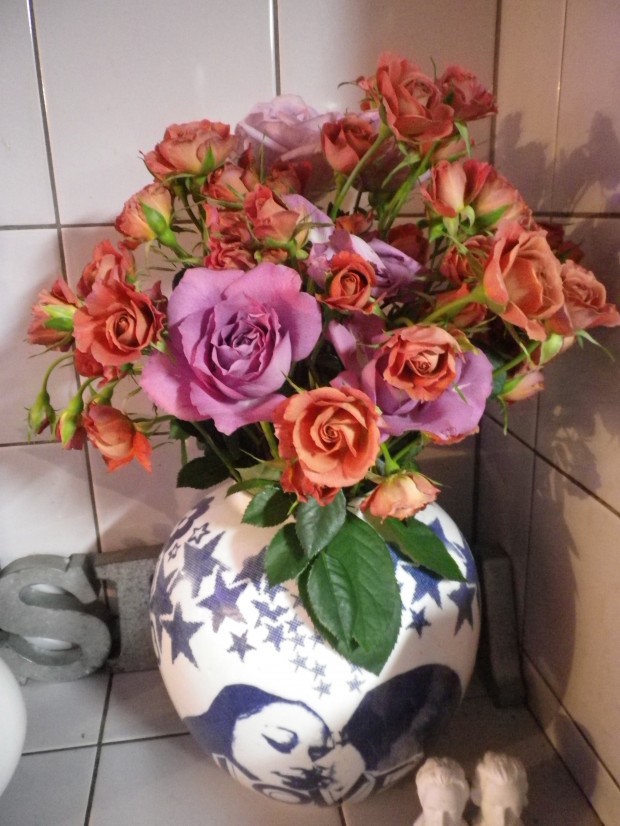 久々にバラを買いました。。