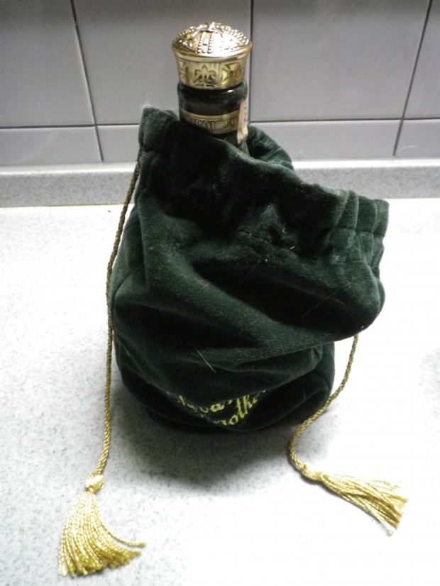 この重々しいビジュアルが◎。。