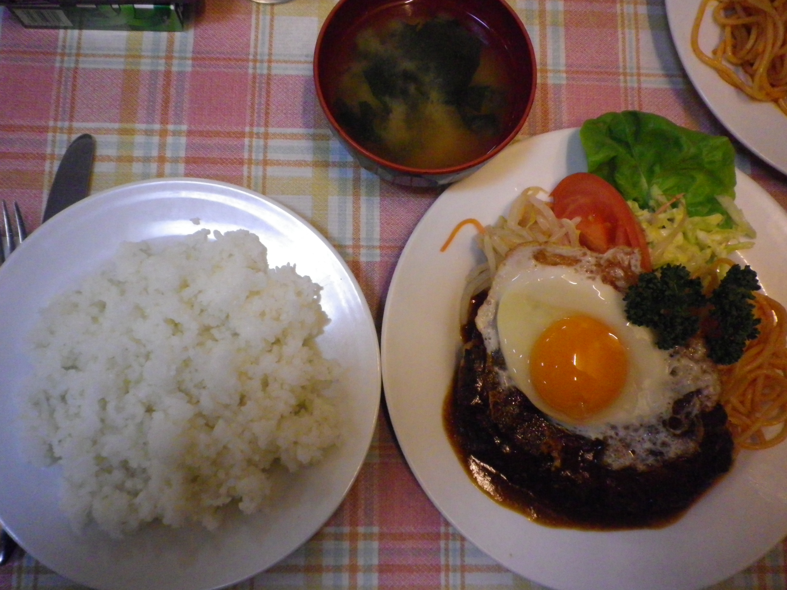 このテーブルクロスがまた,,,,,,